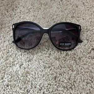Steve Madden Sunglasses New With Tag